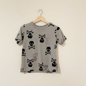Zoe + Liv Gray, Black & Silver Skull & Cross Bones Cropped Tee